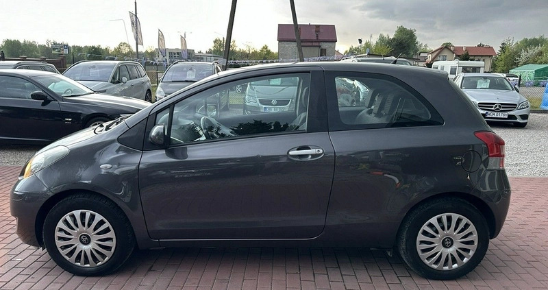 Toyota Yaris cena 14900 przebieg: 231000, rok produkcji 2010 z Łomianki małe 191